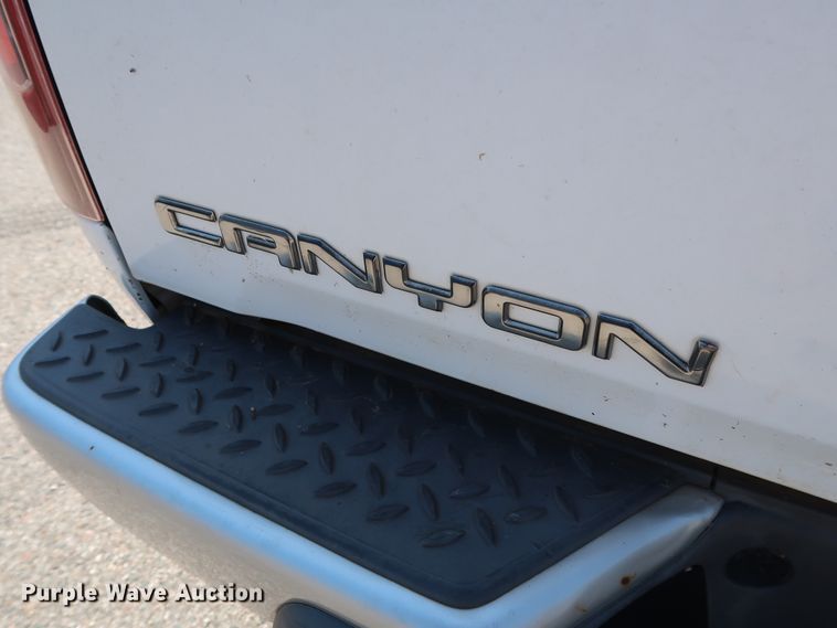 image for item DH3516 2005 GMC Canyon pickup truck
