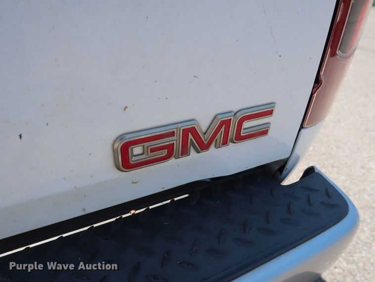 image for item DH3516 2005 GMC Canyon pickup truck