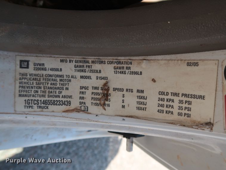 image for item DH3516 2005 GMC Canyon pickup truck