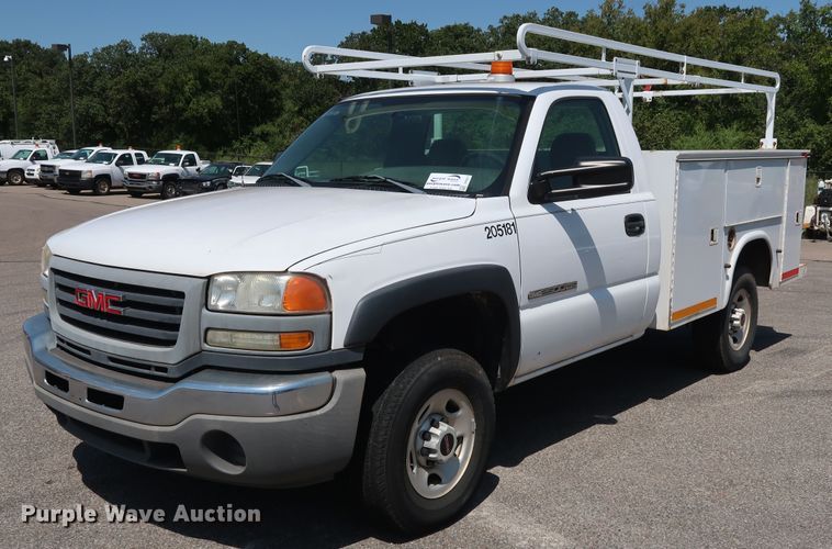 image for item DH3517 2005 GMC Sierra 2500HD utility bed pickup truck