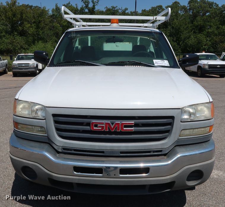 image for item DH3517 2005 GMC Sierra 2500HD utility bed pickup truck