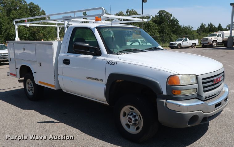 image for item DH3517 2005 GMC Sierra 2500HD utility bed pickup truck