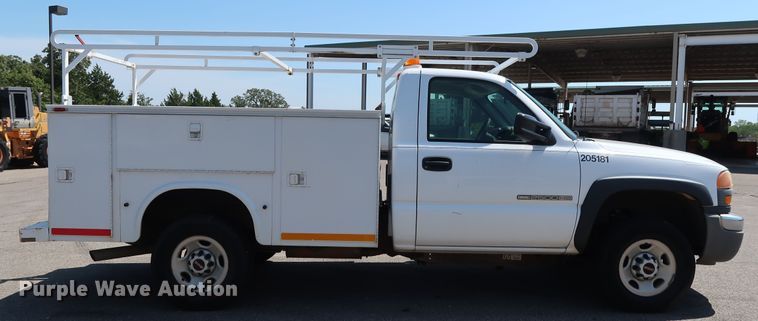 image for item DH3517 2005 GMC Sierra 2500HD utility bed pickup truck