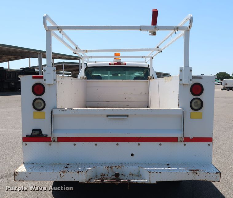 image for item DH3517 2005 GMC Sierra 2500HD utility bed pickup truck