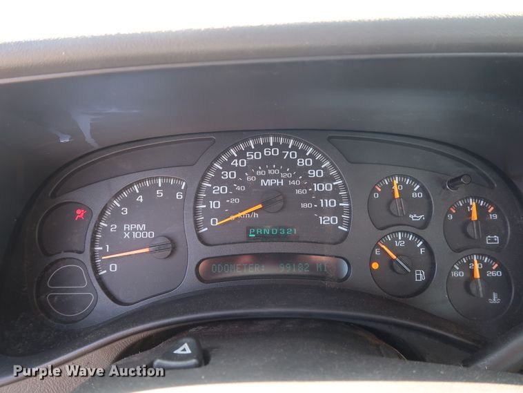 image for item DH3517 2005 GMC Sierra 2500HD utility bed pickup truck