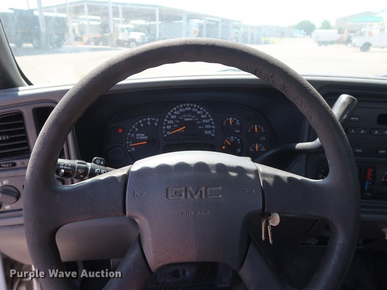 image for item DH3517 2005 GMC Sierra 2500HD utility bed pickup truck