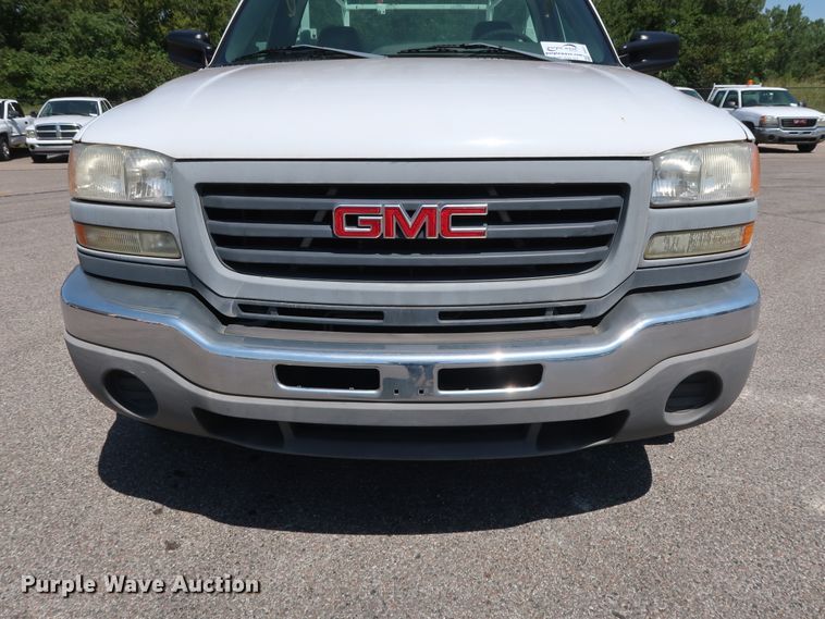 image for item DH3517 2005 GMC Sierra 2500HD utility bed pickup truck