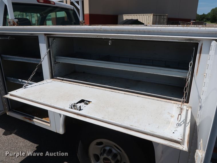 image for item DH3517 2005 GMC Sierra 2500HD utility bed pickup truck
