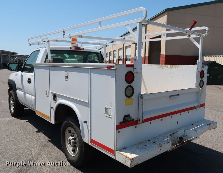 image for item DH3517 2005 GMC Sierra 2500HD utility bed pickup truck