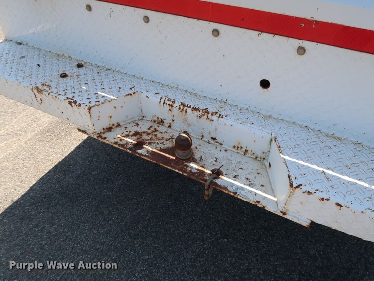 image for item DH3517 2005 GMC Sierra 2500HD utility bed pickup truck