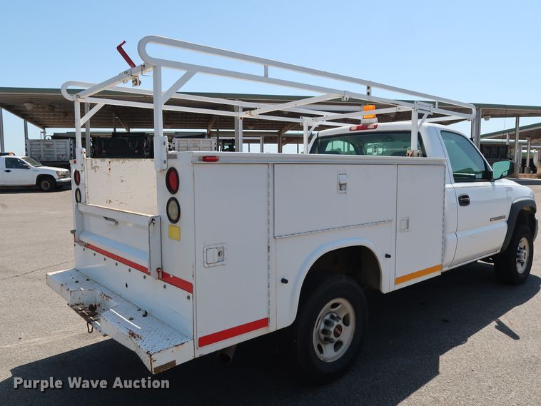 image for item DH3517 2005 GMC Sierra 2500HD utility bed pickup truck
