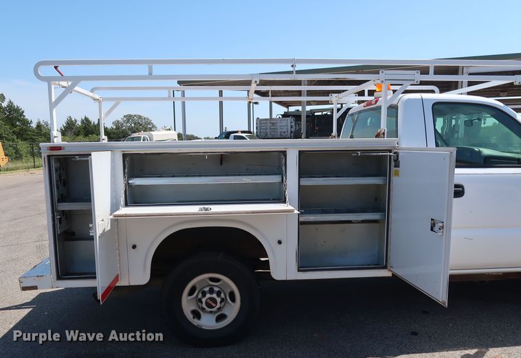 image for item DH3517 2005 GMC Sierra 2500HD utility bed pickup truck