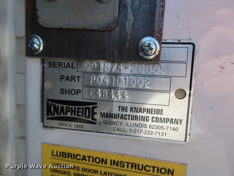 image for item DH3517 2005 GMC Sierra 2500HD utility bed pickup truck