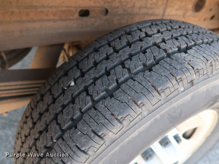 image for item DH3517 2005 GMC Sierra 2500HD utility bed pickup truck