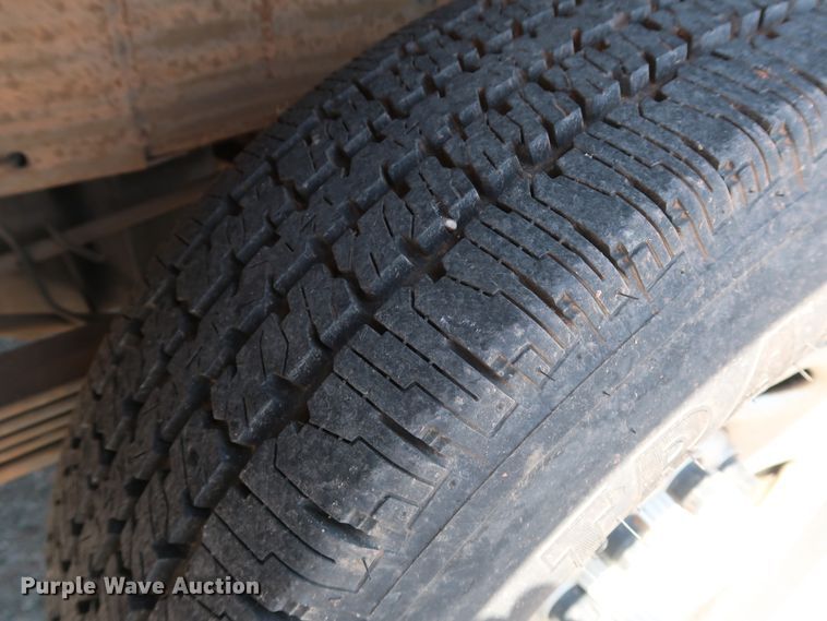 image for item DH3517 2005 GMC Sierra 2500HD utility bed pickup truck