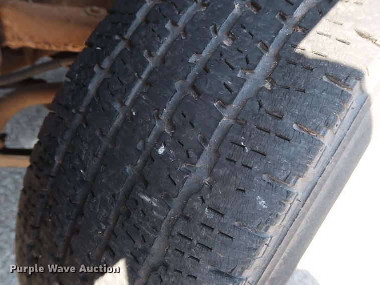 image for item DH3517 2005 GMC Sierra 2500HD utility bed pickup truck