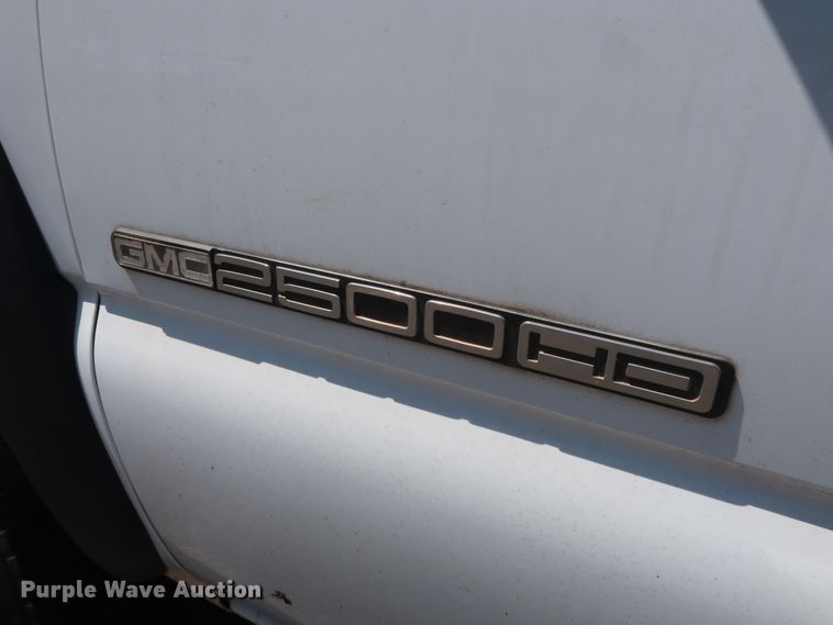 image for item DH3517 2005 GMC Sierra 2500HD utility bed pickup truck