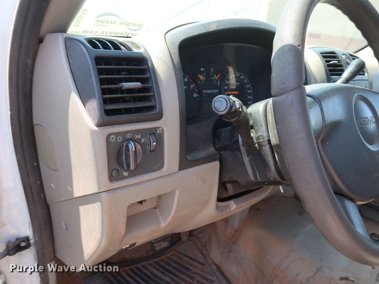 image for item DH3518 2005 GMC Canyon pickup truck