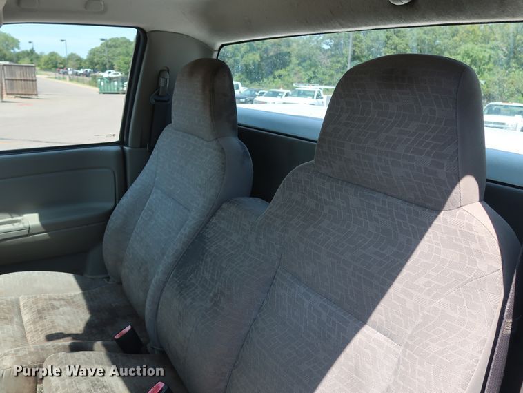 image for item DH3518 2005 GMC Canyon pickup truck