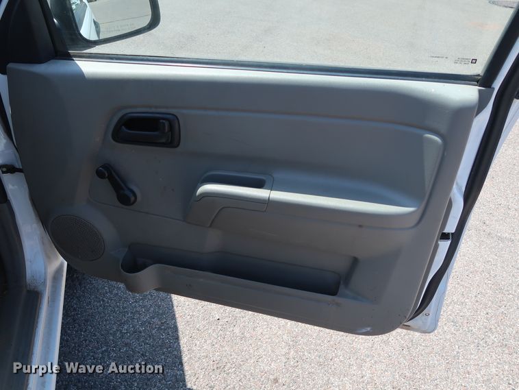 image for item DH3518 2005 GMC Canyon pickup truck