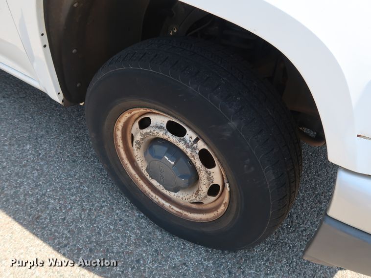 image for item DH3518 2005 GMC Canyon pickup truck