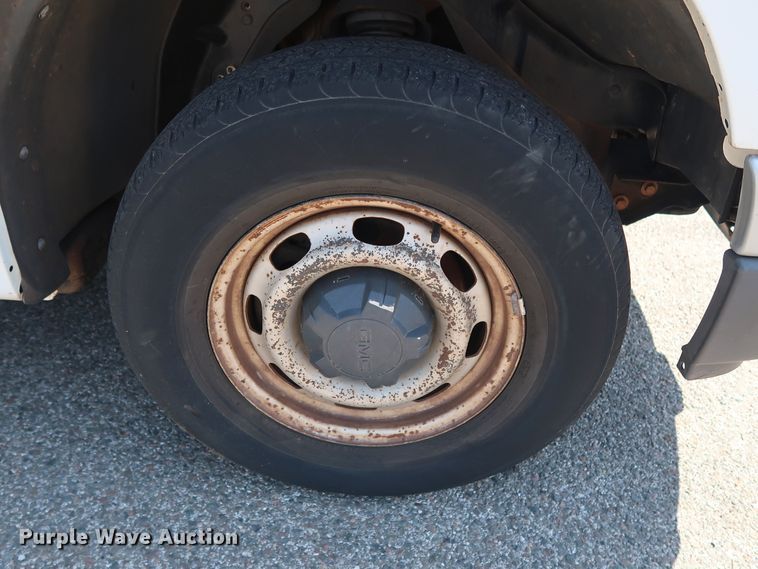 image for item DH3518 2005 GMC Canyon pickup truck