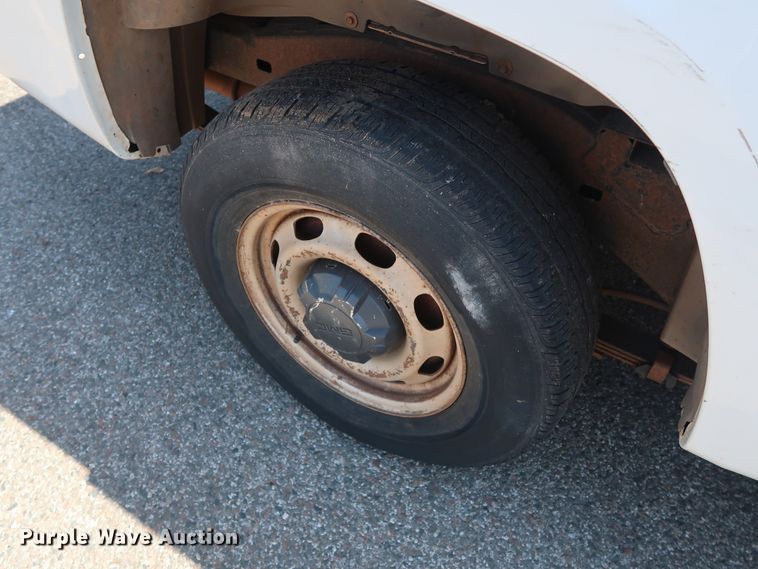 image for item DH3518 2005 GMC Canyon pickup truck