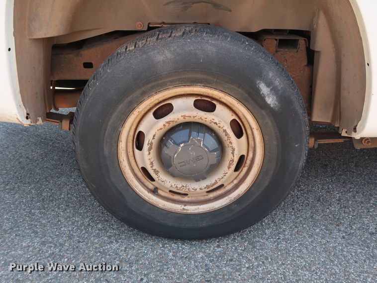 image for item DH3518 2005 GMC Canyon pickup truck