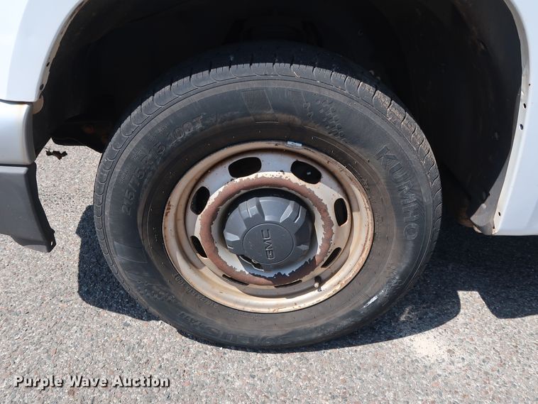 image for item DH3518 2005 GMC Canyon pickup truck