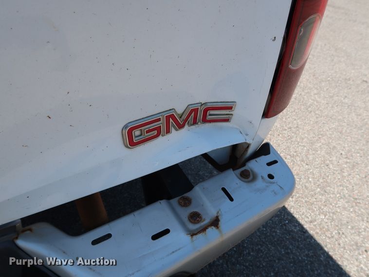 image for item DH3518 2005 GMC Canyon pickup truck