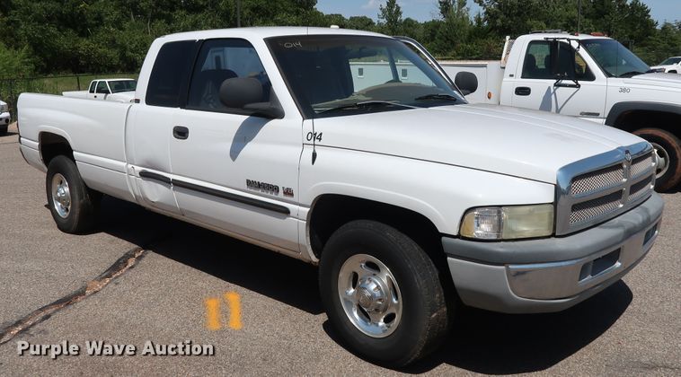 image for item DH3519 2001 Dodge Ram 2500 Quad Cab pickup truck