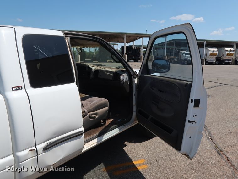 image for item DH3519 2001 Dodge Ram 2500 Quad Cab pickup truck