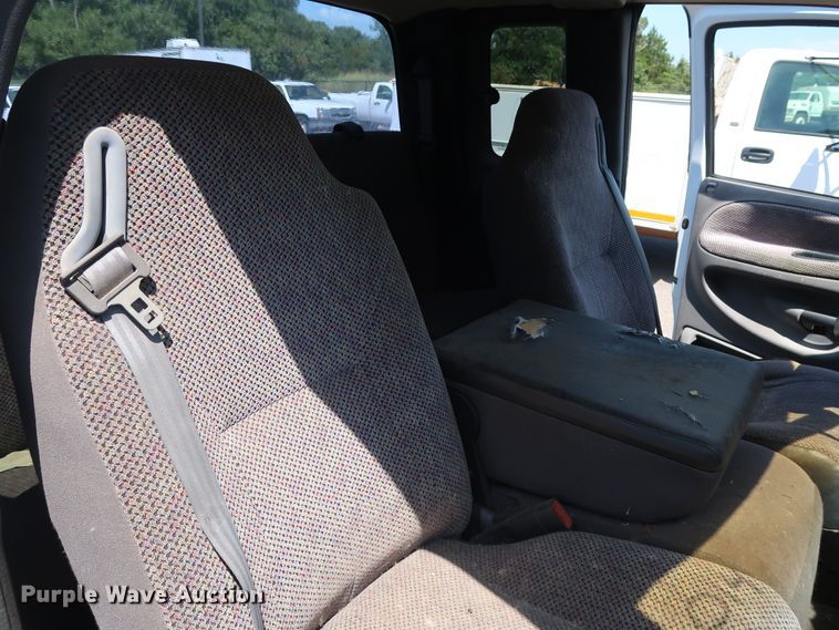 image for item DH3519 2001 Dodge Ram 2500 Quad Cab pickup truck