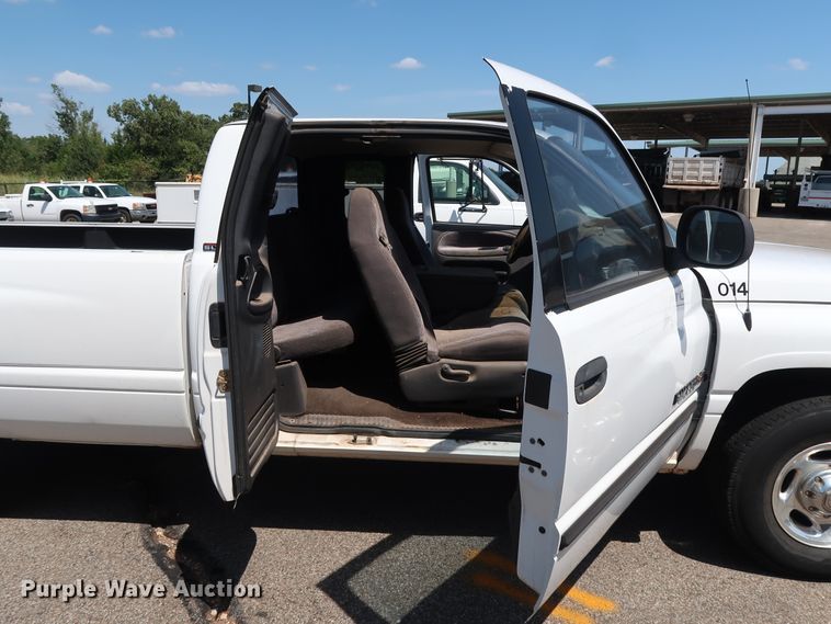 image for item DH3519 2001 Dodge Ram 2500 Quad Cab pickup truck