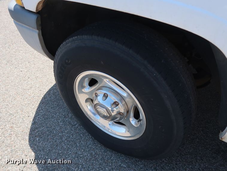 image for item DH3519 2001 Dodge Ram 2500 Quad Cab pickup truck