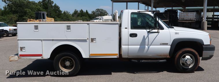 image for item DH3521 2003 Chevrolet Silverado 3500 utility bed pickup truck