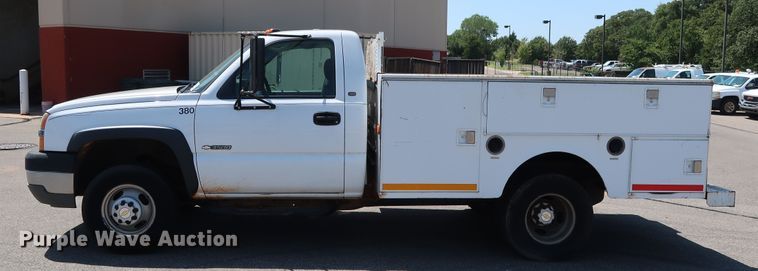 image for item DH3521 2003 Chevrolet Silverado 3500 utility bed pickup truck