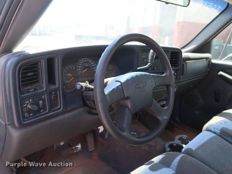 image for item DH3521 2003 Chevrolet Silverado 3500 utility bed pickup truck