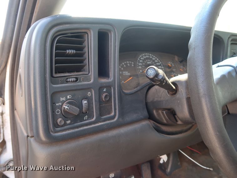 image for item DH3521 2003 Chevrolet Silverado 3500 utility bed pickup truck