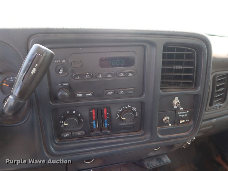 image for item DH3521 2003 Chevrolet Silverado 3500 utility bed pickup truck