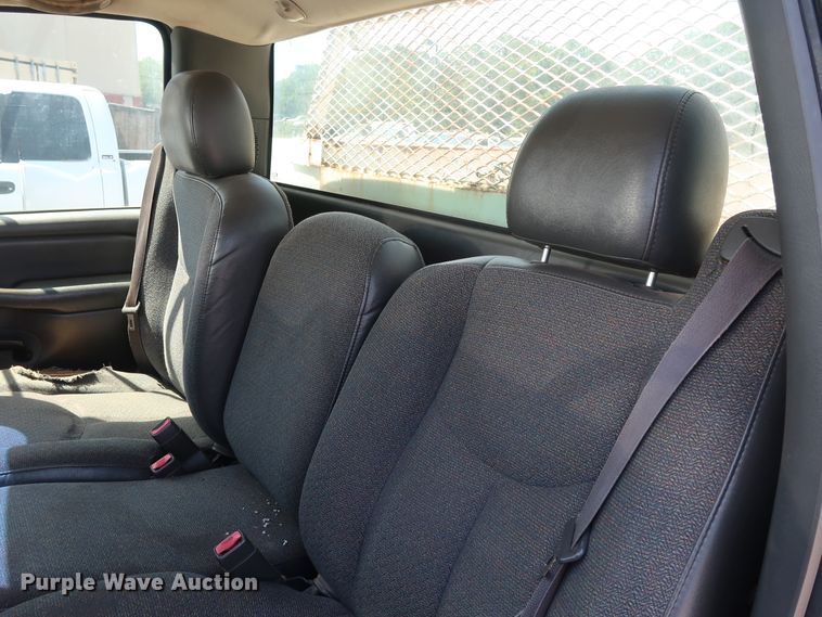 image for item DH3521 2003 Chevrolet Silverado 3500 utility bed pickup truck