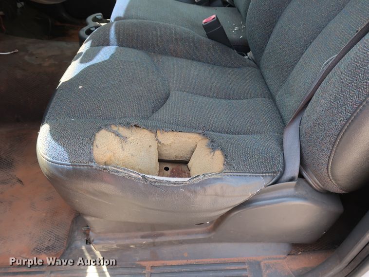 image for item DH3521 2003 Chevrolet Silverado 3500 utility bed pickup truck