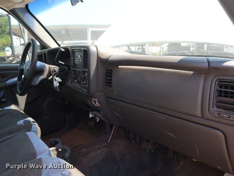 image for item DH3521 2003 Chevrolet Silverado 3500 utility bed pickup truck