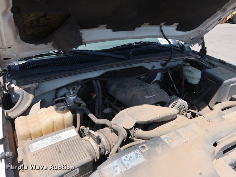 image for item DH3521 2003 Chevrolet Silverado 3500 utility bed pickup truck