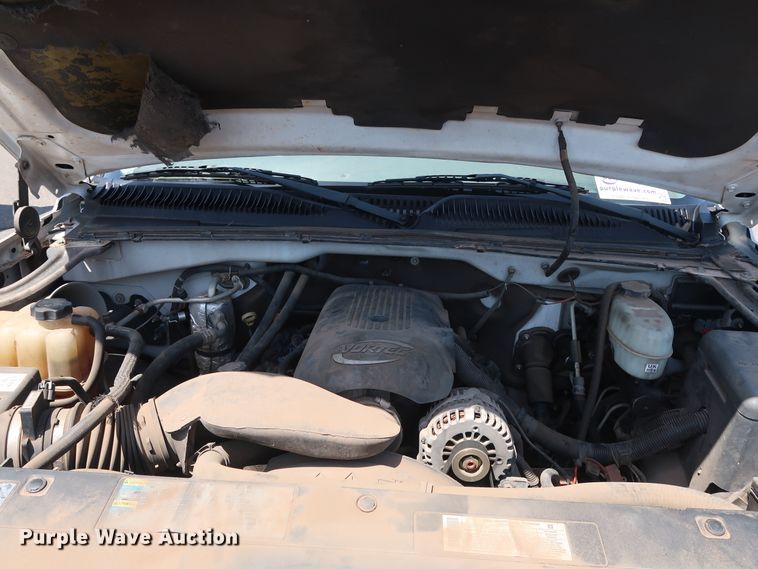 image for item DH3521 2003 Chevrolet Silverado 3500 utility bed pickup truck