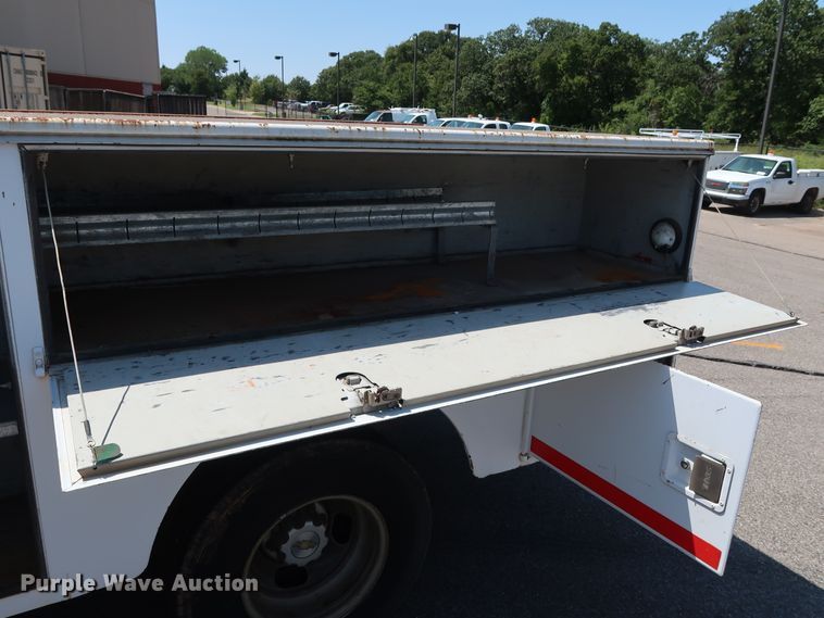 image for item DH3521 2003 Chevrolet Silverado 3500 utility bed pickup truck