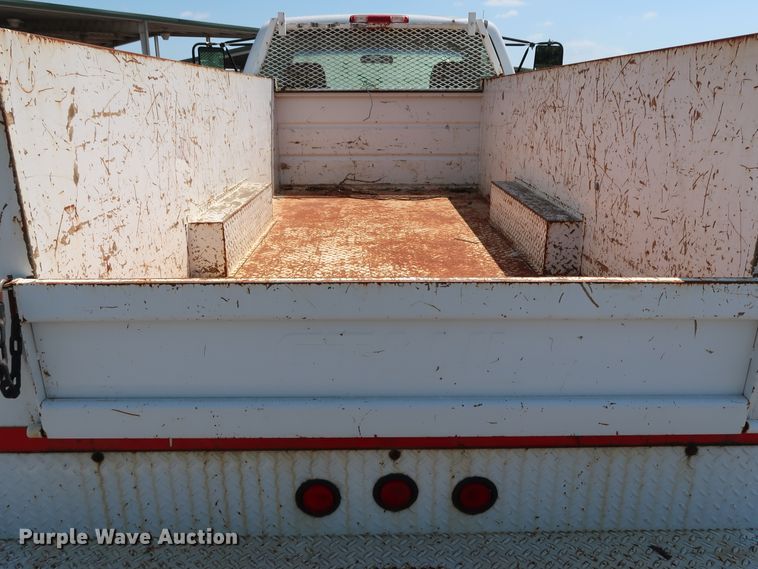 image for item DH3521 2003 Chevrolet Silverado 3500 utility bed pickup truck