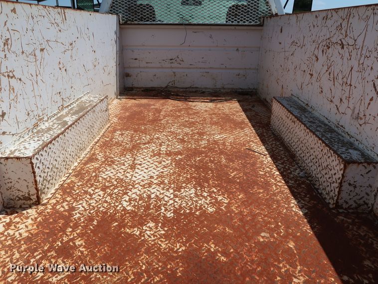 image for item DH3521 2003 Chevrolet Silverado 3500 utility bed pickup truck