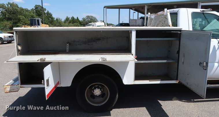 image for item DH3521 2003 Chevrolet Silverado 3500 utility bed pickup truck