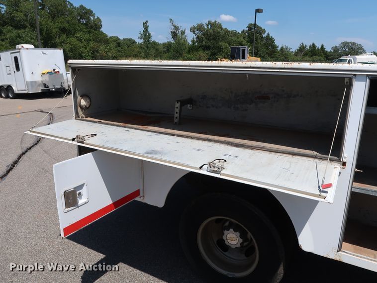 image for item DH3521 2003 Chevrolet Silverado 3500 utility bed pickup truck